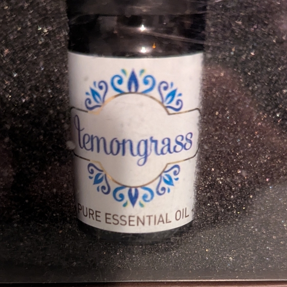 Essential Oil Set with Diffuser - Picture 3 of 8